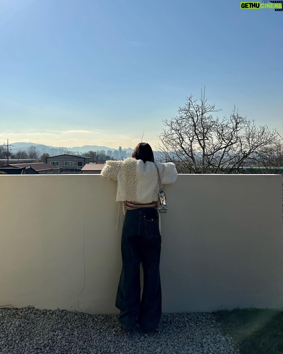Lee Si-young Instagram - 🌫️ 공기 좋은데서 살고 싶다🥹 감기 10일차..........🤧