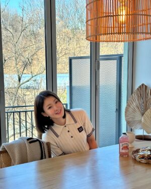 Lee Si-young Instagram - 오랜만💛✨