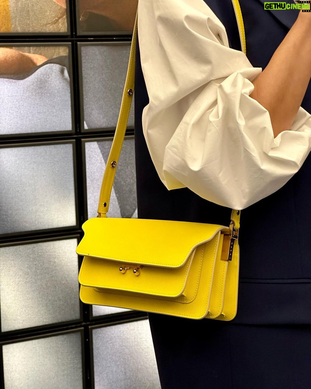 Lee Si-young Instagram - ๐ ์ ์ค๊ธฐ๋ํ๋๊ณผ ๋ง๋ฅด๋์ ์ฝ๋ผ๋ณด ์บก์ ์ปฌ๋ ์
โจ @marni