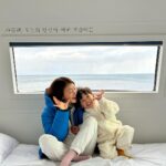 Lee Si-young Instagram - 2024년은 바다 끝에서 해맞이를 하고 싶어서 가게 된 카라반🚐🫶🏻 그리고 표정부자 정윤이😘♥️💕💋💃🏻✨😝