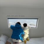 Lee Si-young Instagram - 2024년은 바다 끝에서 해맞이를 하고 싶어서 가게 된 카라반🚐🫶🏻 그리고 표정부자 정윤이😘♥️💕💋💃🏻✨😝