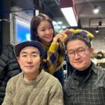 Lee Si-young Instagram - #영상엘범산 우리 히말라야 멤버들과🏔️🫶🏻 또 히말라야에서 촬영하시느라 고생한 KBS 영상앨범산 감독님들 !!!!!! 다시만나니 고생한 기억 행복한 기억 새록새록입니다😭😭😭 아니 근데 우리 회식한 중식당 넘 맛있어서 깜놀😝 하야트쉐프님이 나와서 오픈하셨다고 하더라구요!!!내돈내산이지만 넘 맛있어서 공유✨ 베이징덕 너무 좋아하는데 왠만한 호텔보다 더 나음. 게다가 가성비 최고임...후... 응암동 가시면 춘선❤️❤️❤️ 베이징덕이랑 탕수육 꼭꼭 먹어보세용😭😭😭