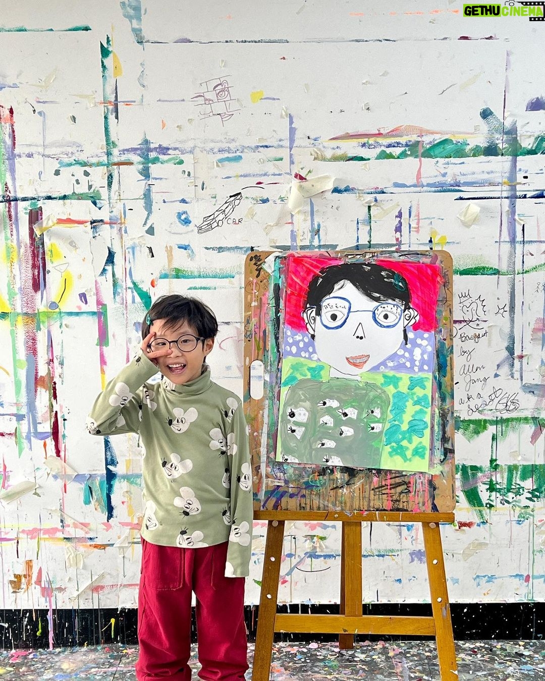 Lee Si-young Instagram - 🎨 그림 그릴때 제일 행복한 아이♥️