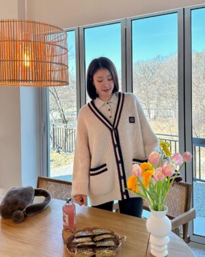 Lee Si-young Instagram - 오랜만💛✨