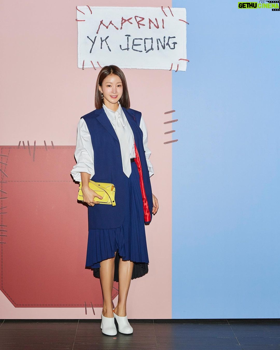 Lee Si-young Instagram - ๐ ์ ์ค๊ธฐ๋ํ๋๊ณผ ๋ง๋ฅด๋์ ์ฝ๋ผ๋ณด ์บก์ ์ปฌ๋ ์
โจ @marni
