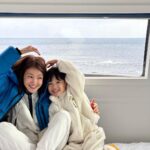 Lee Si-young Instagram - 2024년은 바다 끝에서 해맞이를 하고 싶어서 가게 된 카라반🚐🫶🏻 그리고 표정부자 정윤이😘♥️💕💋💃🏻✨😝
