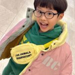 Lee Si-young Instagram - 3월의 농협은행✨ 1.후...... 예뿌네..... @gentlemonster 2.아니....오빠 ㅋㅋㅋㅋ 안깨지는데....??? @typhoon0705 이거 역시.....도 피지컬 훈련인건가... @netflixkr 3.🌸고마워요 @asicskr 여름에 나랑 잘 지내보쟈🫶🏻 4.유진이가 쥰 폰케😍😍😍 @kingo1398 5.안열리는 ㅠㅠㅠ 셀린 비눗방울....... 셀린 비누방울 불어보고싶어😭😭😭😭😭😭😭 6.내 지갑 맨날 털리는 투엘🥲🫶🏻 @twoel_official 7.8.평생 내 최애♥️♥️♥️♥️♥️ 9.제주도 촬영에 서프라이즈로 나타난 용규😭😭사랑헤 @kyuya_life 두손가득 유기농빵 사가지구왔는데 서울까지 가져와서 다먹어띠😍😍10.예쁜건 한장더...🖤
