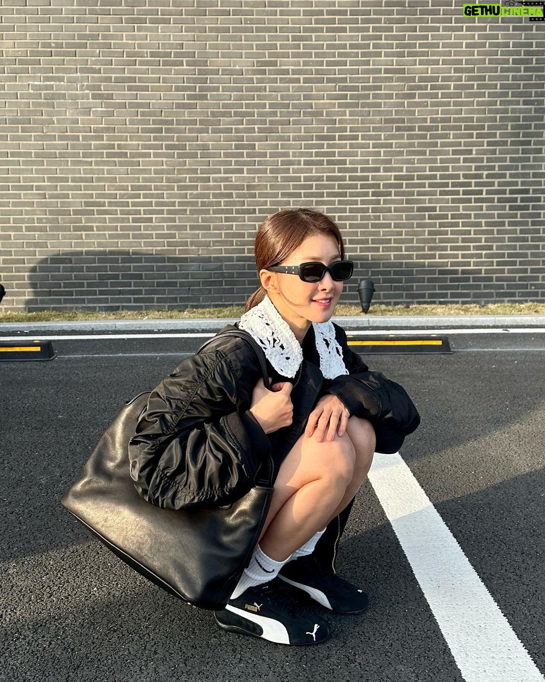 Lee Si-young Instagram - ๐ค ํ๋์ฐ๊ฑฐ ํํํ๋ ์์ ๋ฐ๋์ํธ์์ ๋ฎค๋ฎค ๊ทธ๋ฆฌ๊ณ ๋๋๋ ์์ ์ํฌ์ ํผ ๊ฑธ์ณ์ฃผ๋ฉด ํ๋ฃจ๊ฐ ํ๋ณตํ ์ดฌ์๋๋๊ณ ๋จน๋ ๊ณ๋๋นต๋ ์ฌ๋ํด์๐ซถ๐ปโจ๐ฅฏ