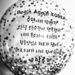 Lee Soo-hyun Instagram – 비긴어게인 코리아를 하면서
처음에는 보이지 않았던 마스크 너머로 가려진 미소들이
언젠가부터 선명하게 보이기 시작했어요
저에게 보내주신 따뜻한 눈빛과 미소가
너무 많이 그리울것같아요 정말 감사했어요✨
비긴어게인 코리아 안녕! 또 보자💙
사진은 우리팀이 마지막 촬영날 준비해준 써프라이즈❤️