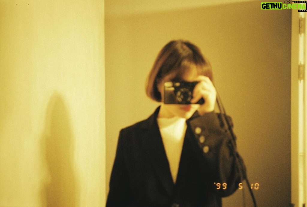 Lee Soo-hyun Instagram - 2019 . 1 . 1 올 해는 좋은 노래들로 찾아뵐게요 이제 조금만 더 기다려주세요🖤