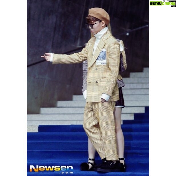 Lee Soo-hyun Instagram - 아..길막 자제좀... #곽현주컬렉션