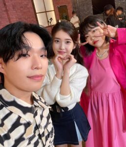 Lee Soo-hyun Instagram - 너무너무 고마운 지으니언니💜 아이유의 팔레트 보러갑시다😎