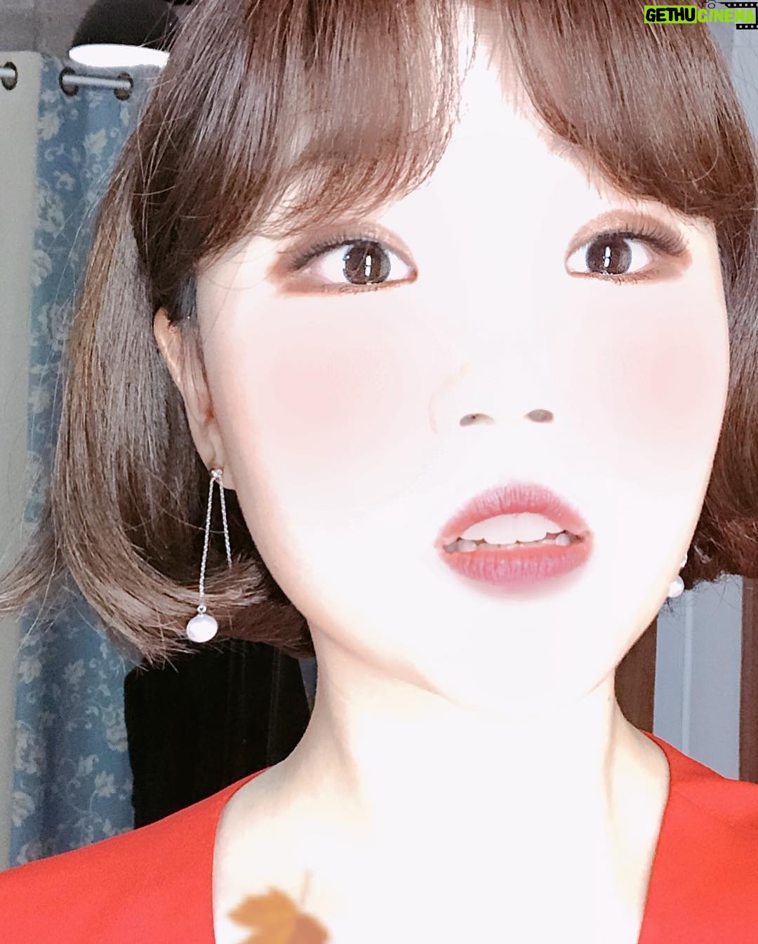 Lee Soo-hyun Instagram - ❣️❣️❤️GLOW PICK❤️ ❣️❣️ Style👗@juheecc make up💄 @maeng666 Hair💆🏻♀️ @kimamidad Shooting📸 @jul.27_