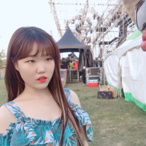 Lee Soo-hyun Instagram - 긴 머리로 컴백💚
