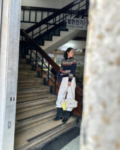 Lee You-mi Instagram - 첫 기름 떡볶이 😋 웃을때 🎀 🥜