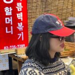 Lee You-mi Instagram - 첫 기름 떡볶이 😋 웃을때 🎀 🥜