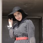 Leila Otadi Instagram - دلیل اینکه آدمها به سختی احساس خوشبختی می‌کنند این است که: گذشته را، بهتر از آنچه بوده می‌بینند حال را بدتر از آنچه هست وترس از آینده را بیشتر از آنچه خواهد بود، می‌دانند.