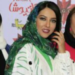 Leila Otadi Instagram - بی عشق هیچ فلسفه ای در جهان نبود احساس در "الهه ی نازِ بنان" نبـود بی شک اگر که خلق نمی شد گناهِ عشق دیگر خدا به فکر ِ شبِ امتحان نبود بنشین رفیق! تا که کمی درد دل کنیم اندازه ی تو هیچ کسی مهربان نبود اینجا تمام ِ حنجره ها لاف می زنند هرگز کسی هر آنچه که می گفت، آن نبود ! لیلا فقط به خاطر مجنون ستاره شد زیرا شنیده ایم چنین و چنان نبود حتی پرنده از بغل ِ ما نمی گذشت اغراق ِ شاعرانه اگر بارِمان نبود … ... #امید_صباغ_نو 💟 روزهاوشبهاتون پر از عشق و آرامش❤️❤️ #اکران #کاتیوشا #لیلااوتادی