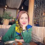 Leila Otadi Instagram - صبحتون پرازانرژیهای مثبت😉😍❤️ گفتن دوستت دارم به خانواده و عشق و دوستاتون وبوسیدنشون ودادن احساس خوب بهشون یادتون نره☺️😉👍🏻 پی نوشت: ❤️و لایقِ تو کسی‌‌نیست جز آن‌که "تو را انتخاب کند" نه امتحان! تو را نگاه کند نه این‌که ببیند تو را"حس کند" نه این‌که لمست کند و تو را بسازد نه این‌که بسوزاند. تو را بخنداند نه این‌که برنجاند بلکه تو را "دوست بدارد و بدارد و بدارد"❤️