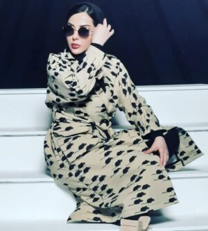 Leila Otadi Instagram - وفادار باش وصبور 👌🏻
کائنات جواب تو را خواهد داد❤️
روزهای عید و تعطیلاتتون پیشاپیش پر از شادی💖
عکس پشت صحنه☺️
بزودی سریالمون از فیلیمو پخش میشه و امیدوارم ببینید و لذت ببرید😉