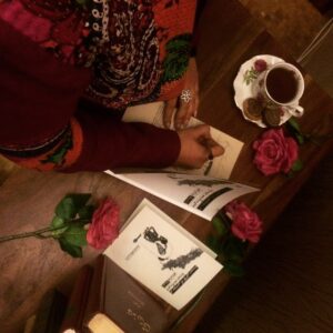 Leila Otadi Instagram - يكشنبه ٥/١١/٩٣در كتابخانه ملي ايران -جهان كودك ،حقاني-ساعت ٤-٦ ،ميعاد گاه من و دوستان و دوستدارانم است ،رونمايي كتاب شعرم با حضور بزرگان و هنرمندان و شما دوستان عزيزم،به اميد ديدار