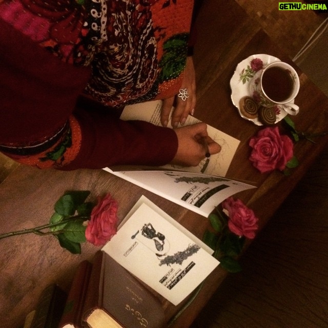 Leila Otadi - 7K Likes - يكشنبه ٥/١١/٩٣در كتابخانه ملي ايران -جهان كودك ،حقاني-ساعت ٤-٦ ،ميعاد گاه من و دوستان و دوستدارانم است ،رونمايي كتاب شعرم با حضور بزرگان و هنرمندان و شما دوستان عزيزم،به اميد ديدار