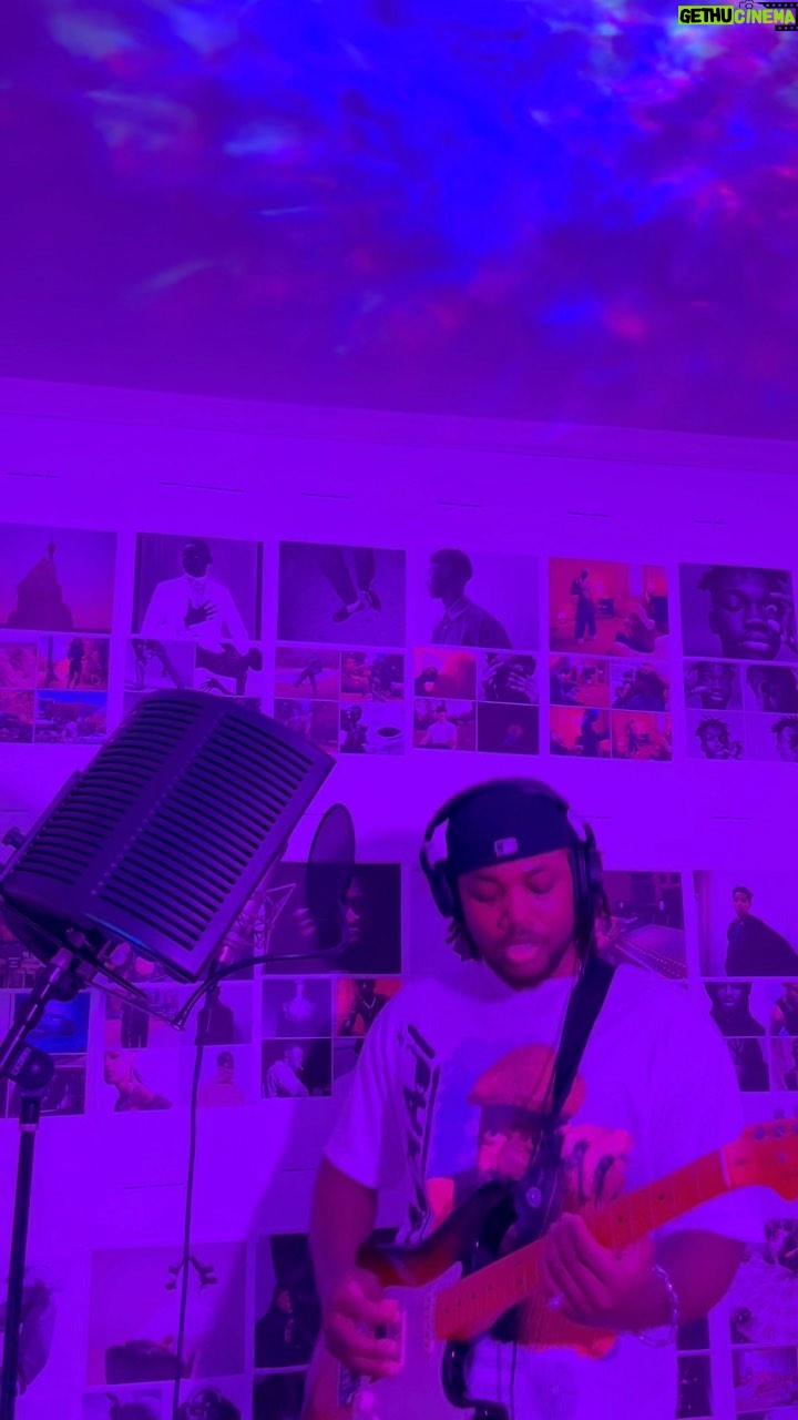 Leon G. Thomas III Instagram - Here’s a new cover I just recorded of New person, same old mistakes by @tameimpala. Go stream my new single #Xrated the link is in the bio. #newlivecover #guitarface #leonthomas #victorious