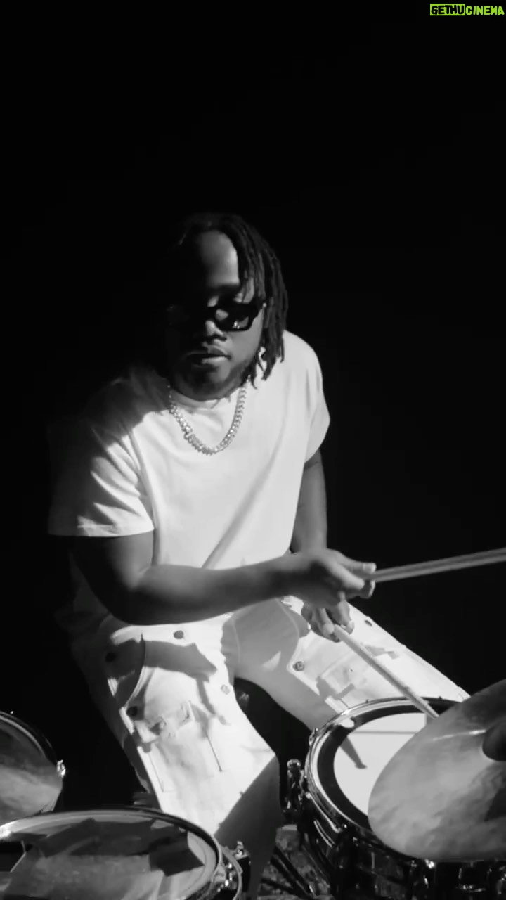 Leon G. Thomas III Instagram - New music video coming soon !! #Xrated #Bennythebutcher #Motown #Ezmoney
