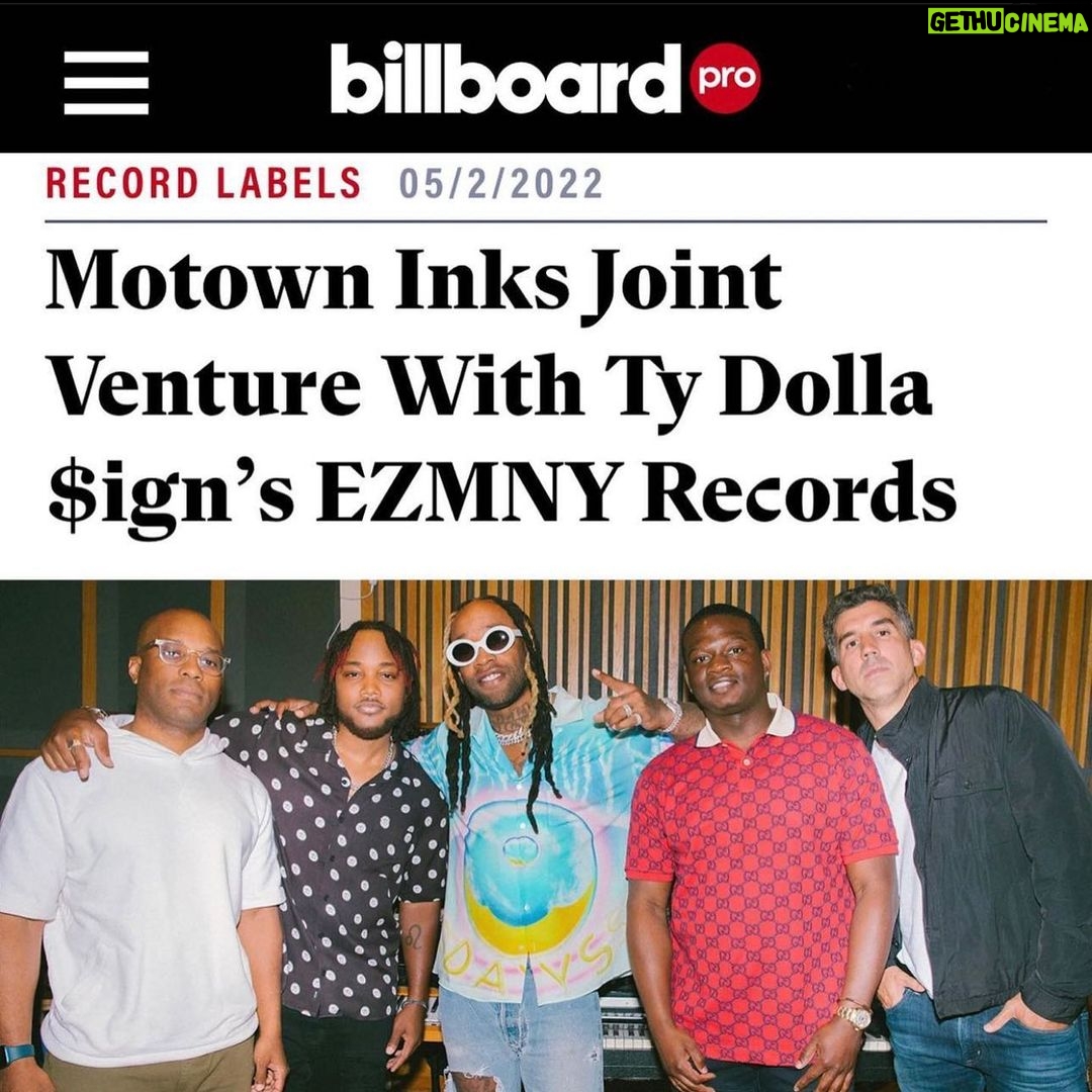 Leon G. Thomas III Instagram - It’s official y’all ! I’m dropping some music this year with @motownrecords. Shout out to @tydollasign and @shawnbarron for giving me an opportunity to share my art. #EZMNY