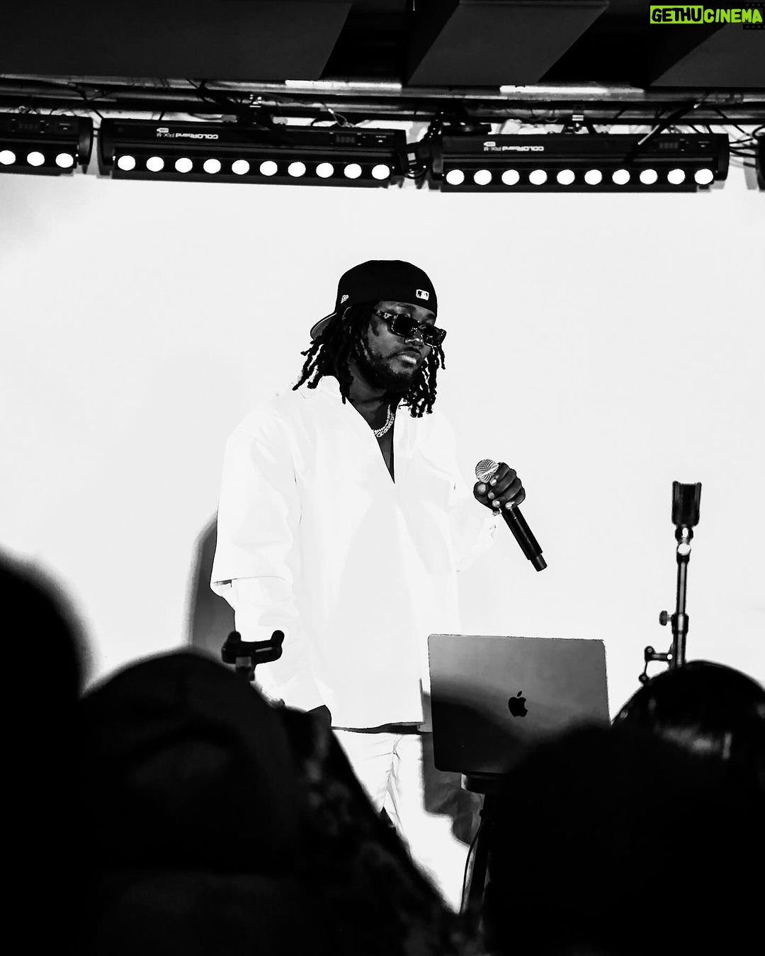 Leon G. Thomas III Instagram - It felt so good to be home, NY! Thank you for showing up and showing out! Shout out to the bro @wale for pullin up! ππΎ #LeonThomas #ElectricDusk #Tour #NewYork #NY #Brooklyn #Bronx #Wale #BabysAllRight