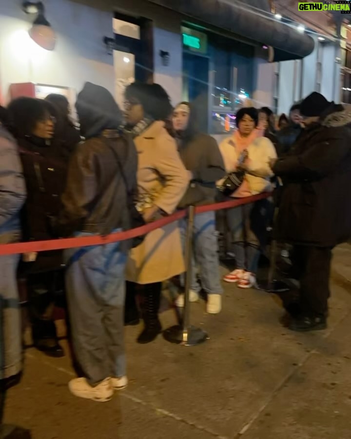 Leon G. Thomas III Instagram - It felt so good to be home, NY! Thank you for showing up and showing out! Shout out to the bro @wale for pullin up! ππΎ #LeonThomas #ElectricDusk #Tour #NewYork #NY #Brooklyn #Bronx #Wale #BabysAllRight