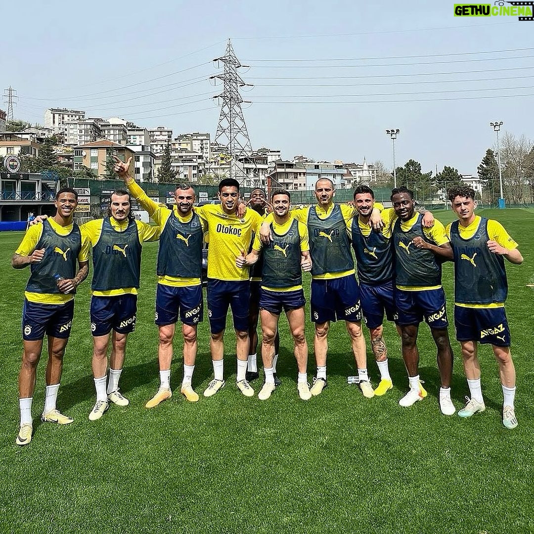 Leonardo Bonucci Instagram - Winning team, again! 💪🏻🟡🔵