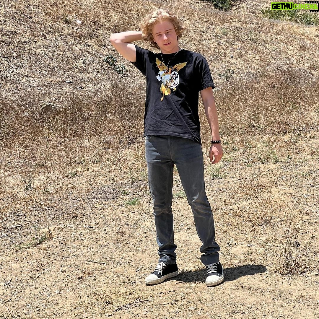 Lev Cameron Instagram - 🫠🫠🛸🛸🛸🫠🫠🫠🫠🫠🛸🛸🛸🛸🛸