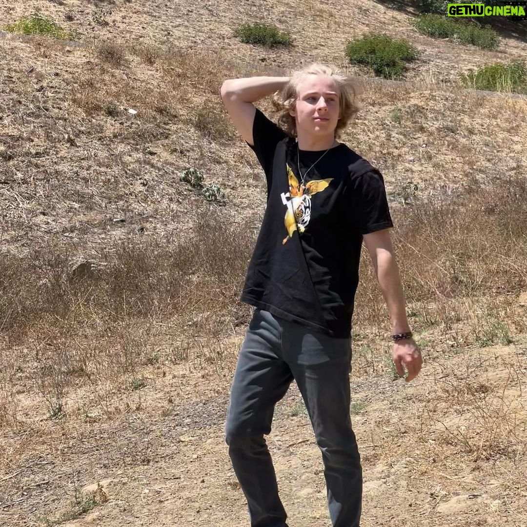 Lev Cameron Instagram - 🫠🫠🛸🛸🛸🫠🫠🫠🫠🫠🛸🛸🛸🛸🛸