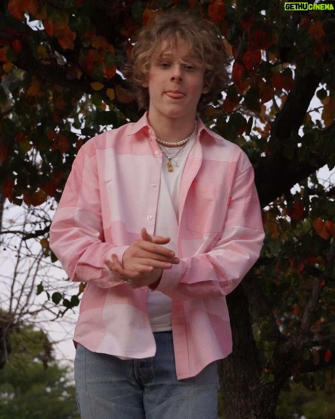 Lev Cameron Instagram - leaves falling 🍁 but we goin up 🤞🏻