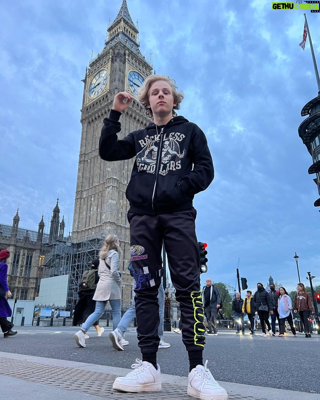 Lev Cameron Instagram - me & tha biggest ben in the world 🌍 London, United Kingdom