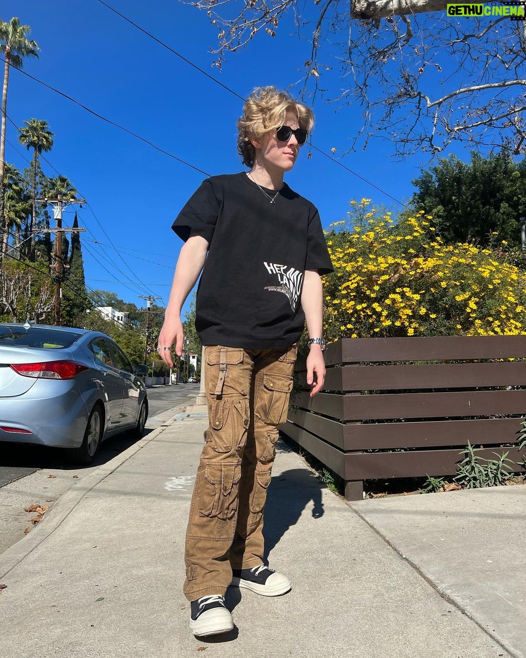 Lev Cameron Instagram - this how it be 🤷🏼♂️