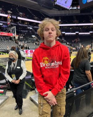 Lev Cameron Instagram - spuuuurs ball 🏀