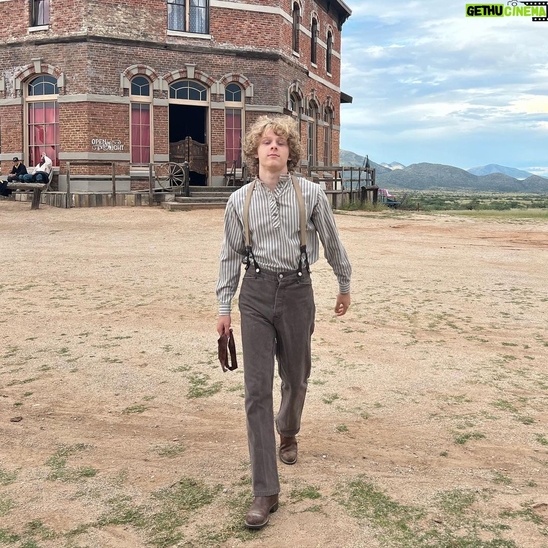 Lev Cameron Instagram - In my cowboy era 🤠#farheaven