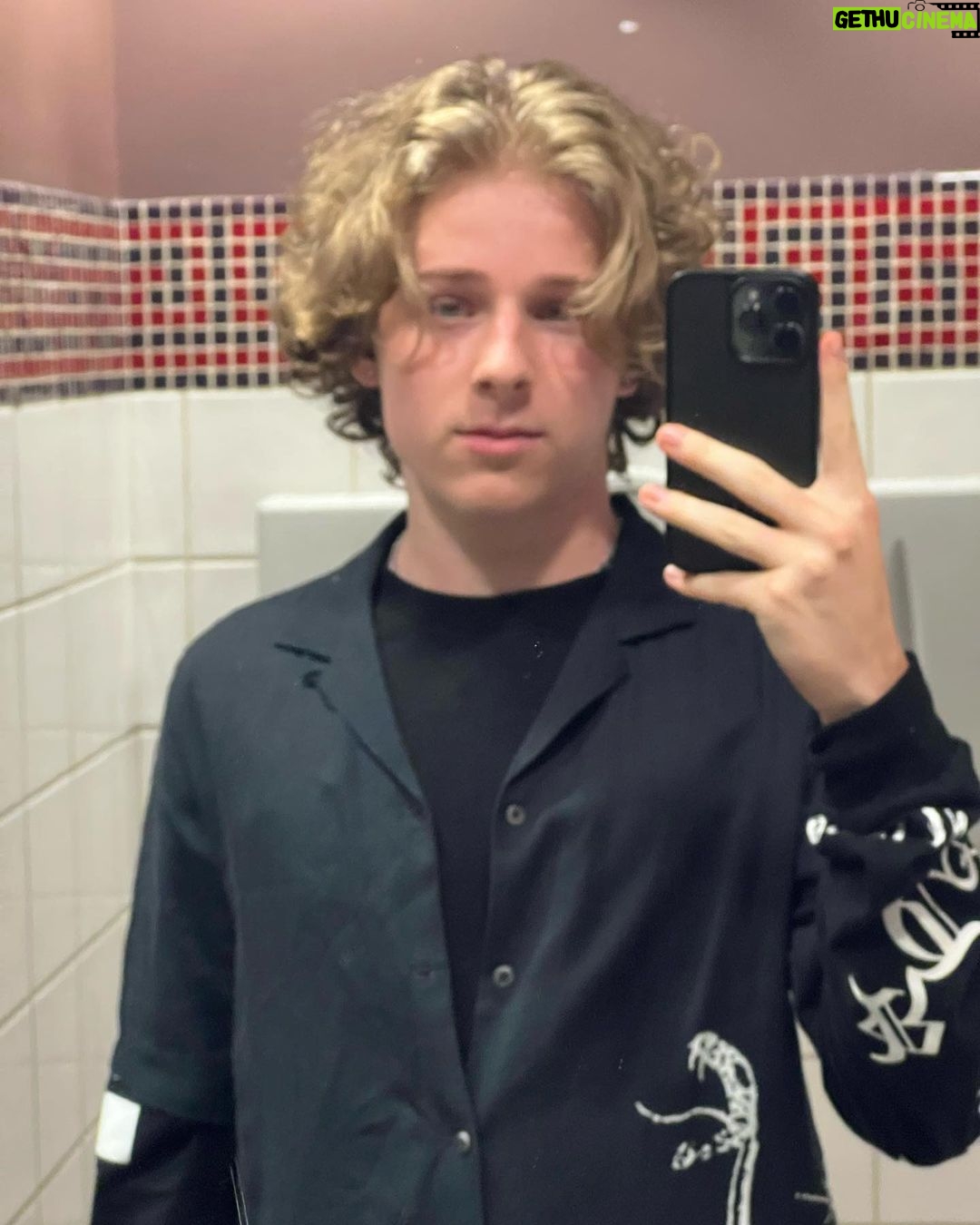 Lev Cameron Instagram - rehabilitating my mind