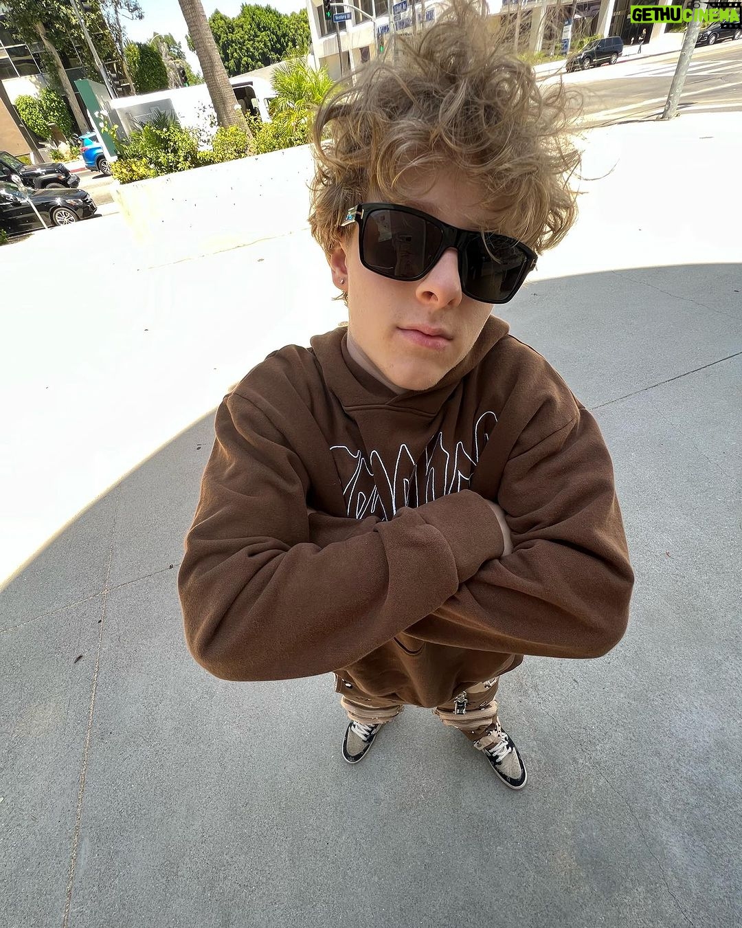 Lev Cameron Instagram - i call you UPS the way U Pissing all your $$$