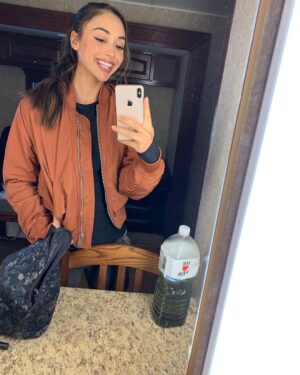 Lindsey Morgan Instagram - Hello there old friend ✨