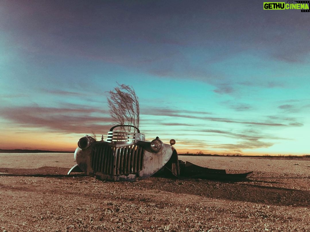 Lindsey Morgan Instagram - I got Texas in my soul... . . . What an insane whirlwind weβve been having! Prayers for anyone and everyone who is being impacted right now. ππ½ https://www.statesman.com/story/news/2021/02/15/how-to-help-how-get-food-shelter-resources-during-texas-winter-storm/4486821001/ Has a great list of resources if you need help and hopefully you even have power to read this ππ½ and word is we are on the end of this! Hopefully, by today/tonight power will be restored β¨