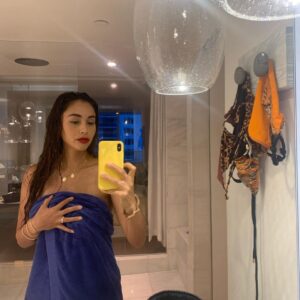 Lindsey Morgan Instagram - It’s the blue towel for me✨