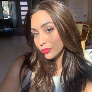 Lindsey Morgan Instagram - Been spamming your feed 1, 2 or 3 
.
.
.
SKLIN3S releases in select theaters & VOD on FRIDAY!
Link in the bio ♥️
WALKER coming at you hot, hot, hot! Jan 21st! 
.
.
.
& thank you ATX GLAM magicians 
♥️ @laurenandersen 
♥️ @styleswithange