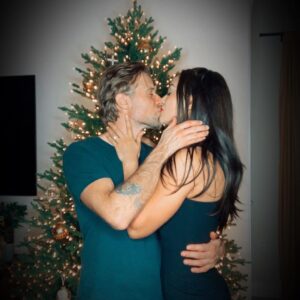 Lindsey Morgan Instagram - 2020 coming in with that twist ending ♥️
.
.
.
Thank you my love, @shaun_sipos for making me the happiest I’ve ever been, every damn day since I met you... and now for the rest of my life ♥️ no pressure 
.
.
.
I can’t wait to see what unfolds next for us on our great, big life adventure ♥️