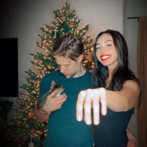 Lindsey Morgan Instagram - 2020 coming in with that twist ending ♥️
.
.
.
Thank you my love, @shaun_sipos for making me the happiest I’ve ever been, every damn day since I met you... and now for the rest of my life ♥️ no pressure 
.
.
.
I can’t wait to see what unfolds next for us on our great, big life adventure ♥️