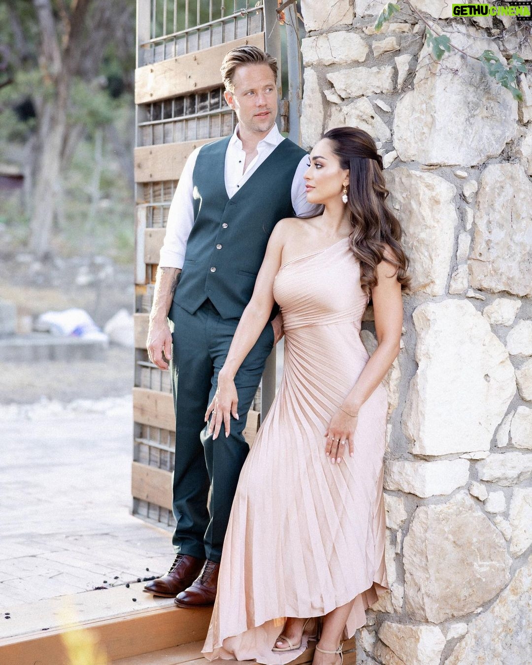 Lindsey Morgan Instagram - The Rehearsal Dinner Pt. 1 Thank you so much to all of our incredible vendors for making this the beginning of the most magical weekend 📸 @charmingimages Venue Villa Artique @feel.austin Hosted by @karenadawn Tables & chairs @lootrentals Plates & Glassware @tablemannerstx Cocktails @madremezcal Our incredible chef Meredith Shaffer Planning @hillcountrynative