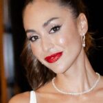 Lindsey Morgan Instagram - Shining in @loganhollowell Thank you LH 🤍 @charmingimages @desiraecherman @michaelkanyon @kanyonbeauty @that_russiangirl_