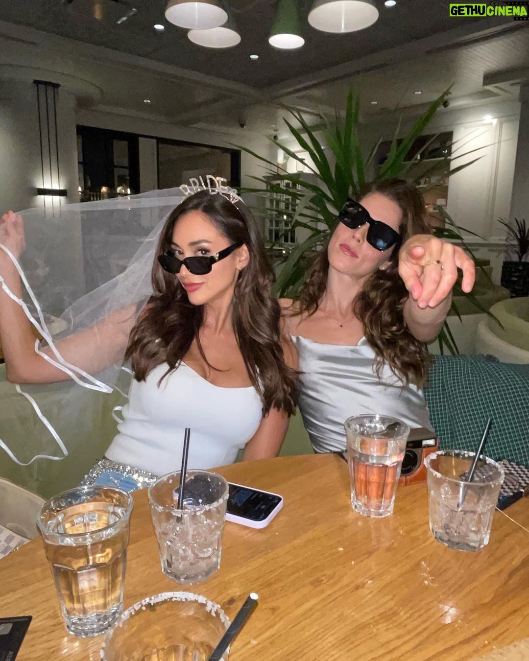 Lindsey Morgan Instagram - My salty 🍯s @honeysaltvancouver @jwmarriottvan #jwmarriotVan